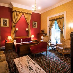 Queen Room Garden View